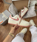 Tênis Nike Air  Force - Off White/Rosa