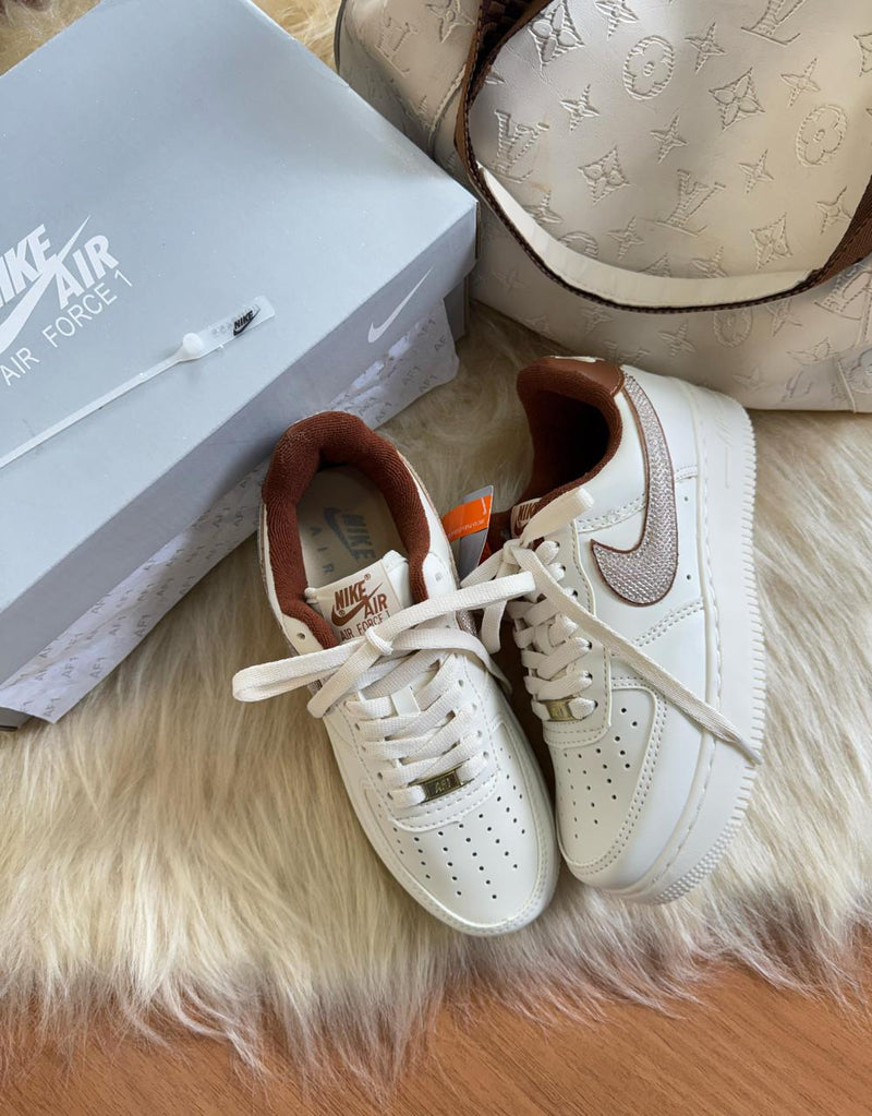 Tênis Nike Air Force  - Lux Shine