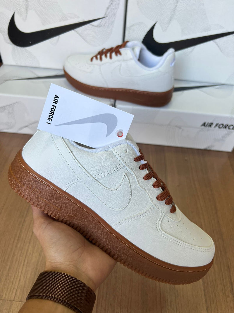 Tênis AIR Force 1 - White / Solado Caramelo