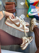 Tênis Dunk Low - Off White/Caramelo