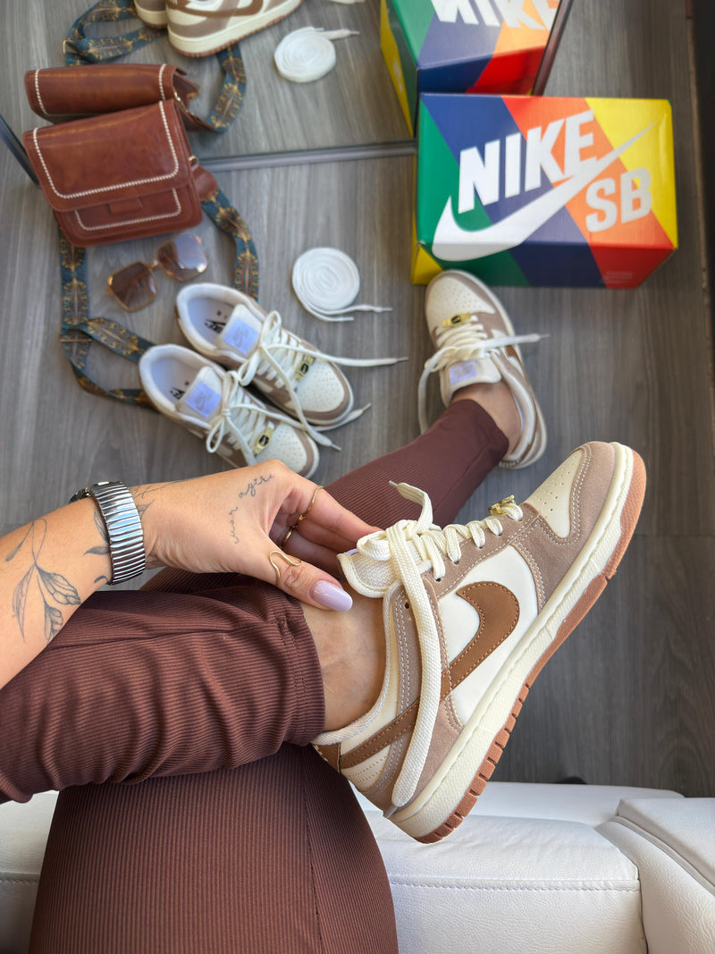 Tênis Dunk Low - Off White/Caramelo