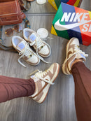 Tênis Dunk Low - Off White/Caramelo