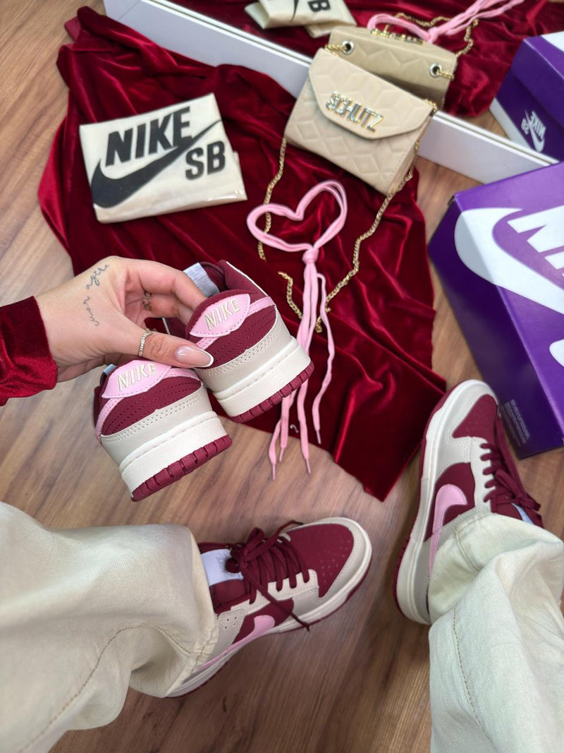 Tênis Nike Dunk Low - Cherry