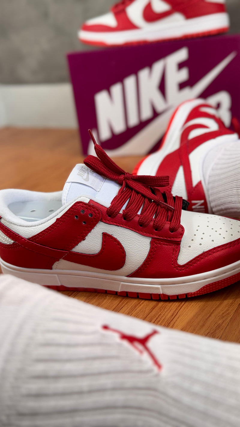 Tênis Nike Dunk Low - Vermelho/Branco