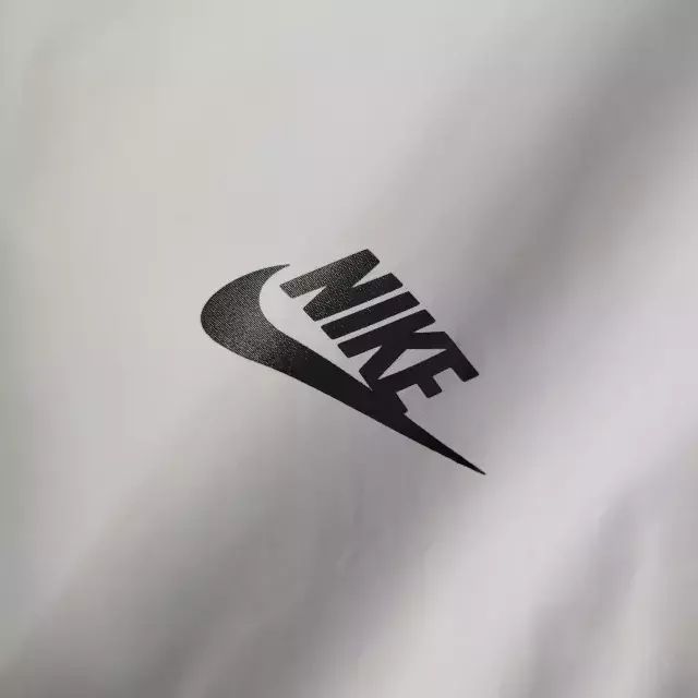 Jaqueta Corta Vento Nike Sportswear - Preta/Branca/Cinza