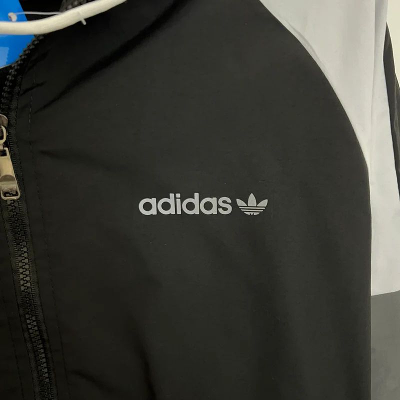 Jaqueta Corta Vento Adidas 2023 - Preto/Branco/Cinza