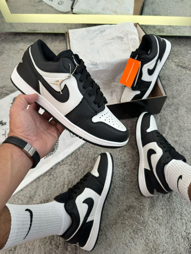 Tênis Nike Jordan 1 Low - Preto