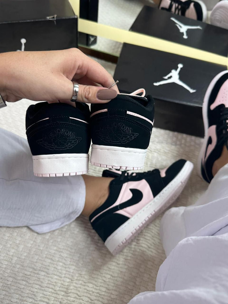 Tênis Nike Jordan 1 Low - Rosa/Preto