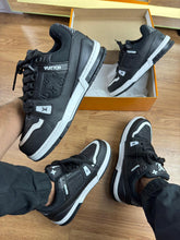 Carregar imagem no visualizador da galeria, Tênis Louis Vuitton - Black
