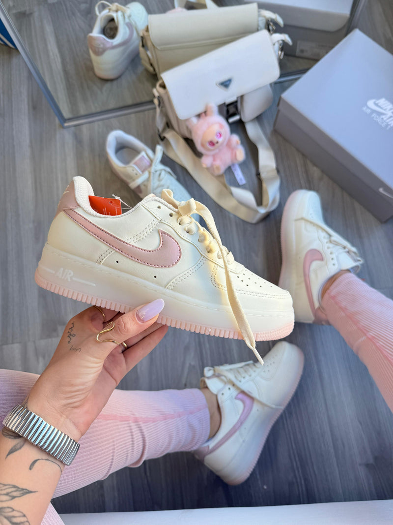 Air Force – Off White / Rosa Metálico