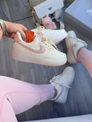 Air Force – Off White / Rosa Metálico