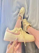Air Force – Off White / Rosa Metálico