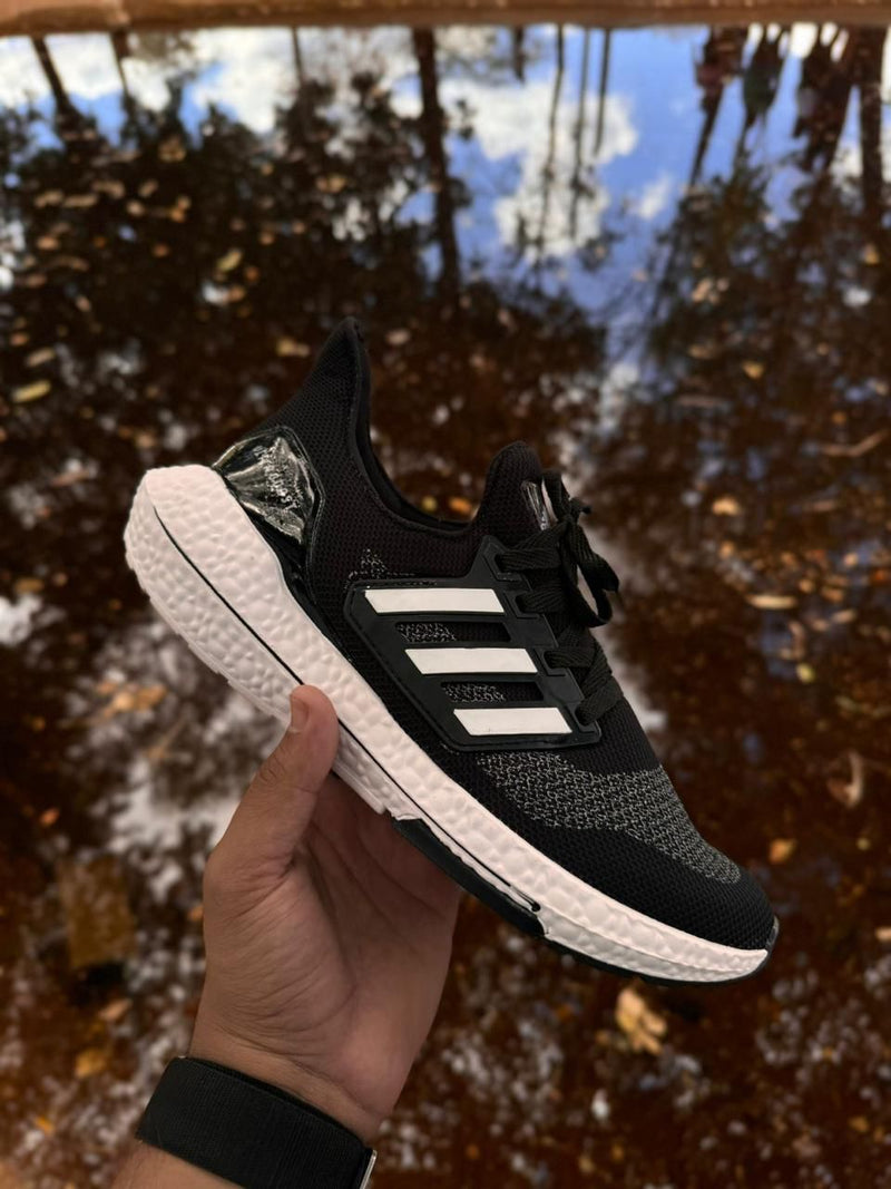 Tênis Ultraboost - Preto/Branco