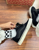 Tênis Vans Knu Skool - Preto - Solado Branco