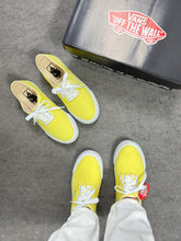Carregar imagem no visualizador da galeria, Vans Authentic – Amarelo
