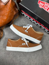 Carregar imagem no visualizador da galeria, Vans Authentic – Caramelo
