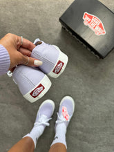 Carregar imagem no visualizador da galeria, Vans Authentic – Lilás
