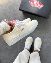 Carregar imagem no visualizador da galeria, Vans Authentic – Palha
