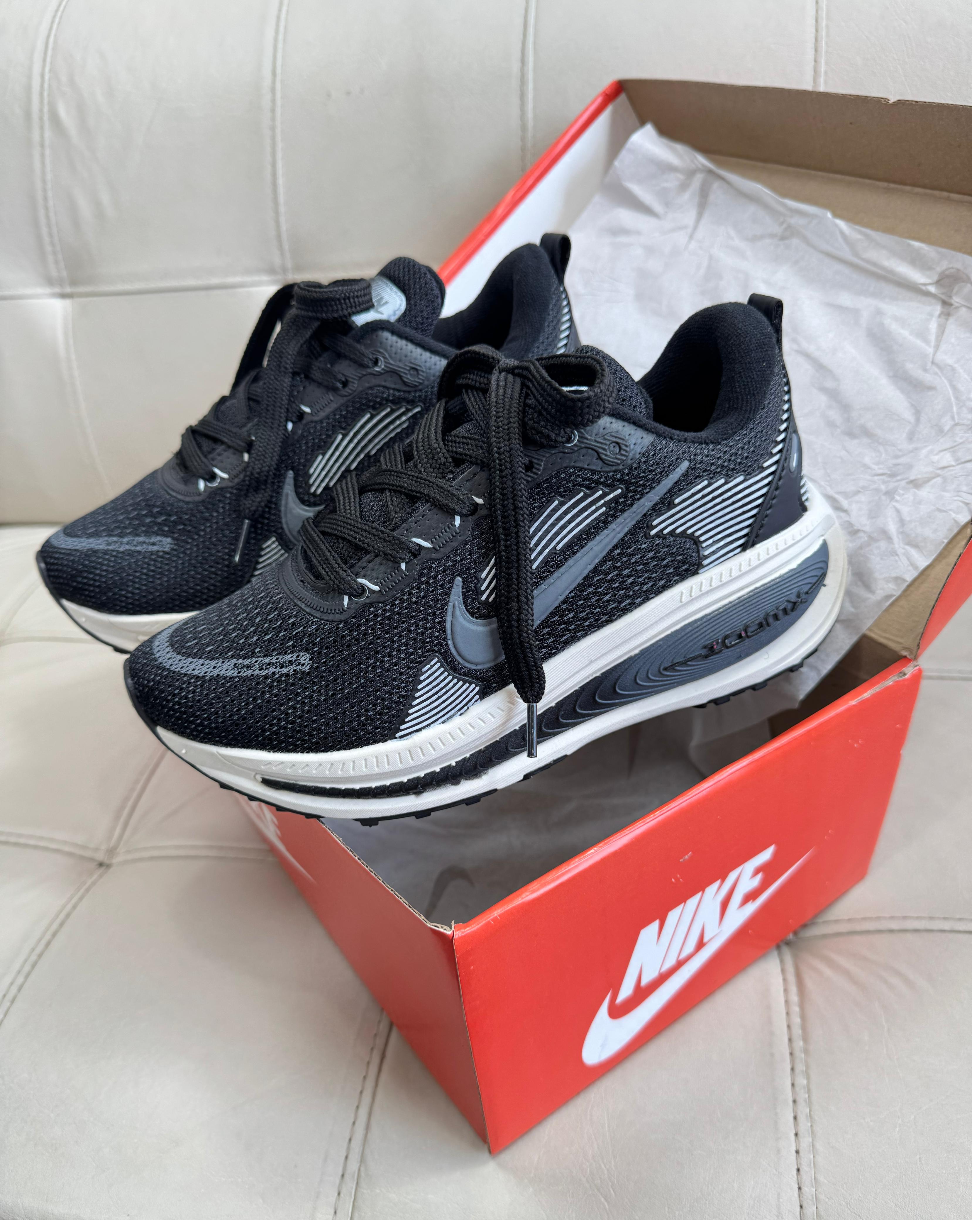 Tênis Nike Run Vomero 18 – Preto